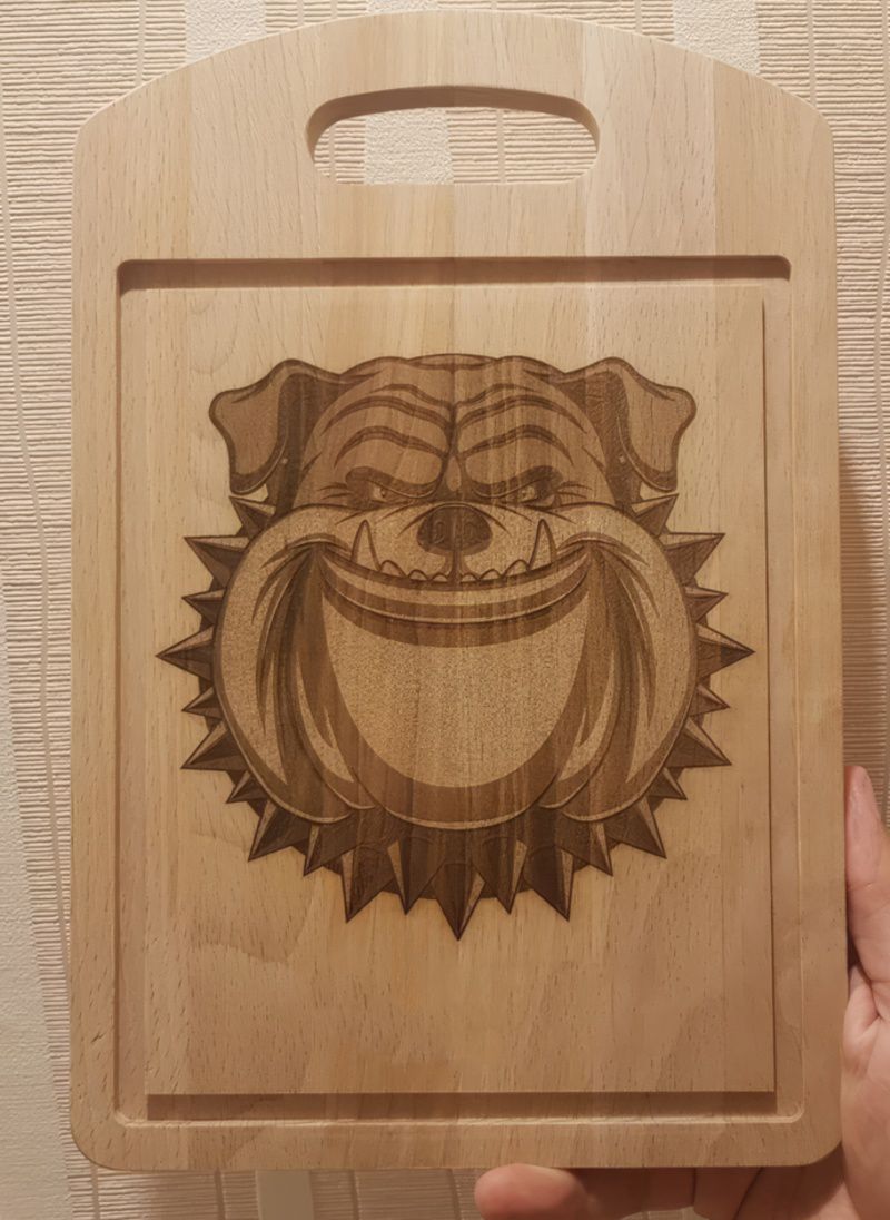 the cutting board engraved the face of a sloppy dog